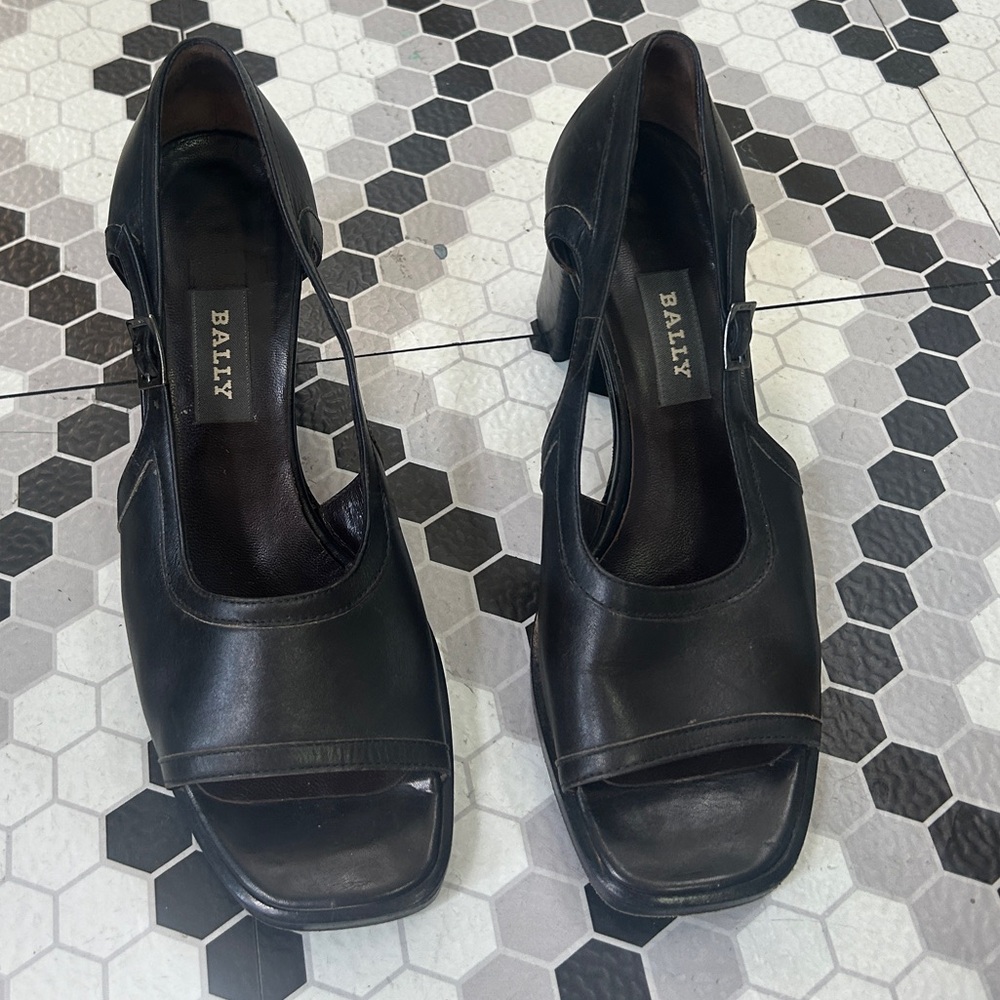 VINTAGE BALLY BLACK HEELS